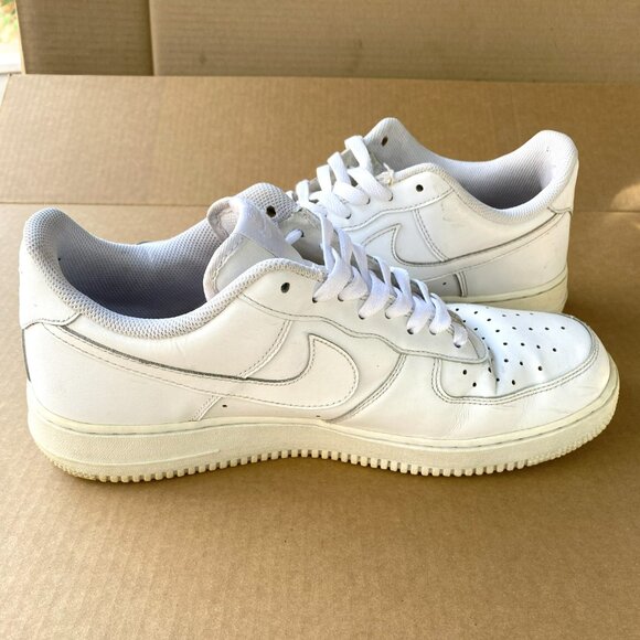 Nike Air Force 1 Triple White Size 11 - Picture 6 of 9